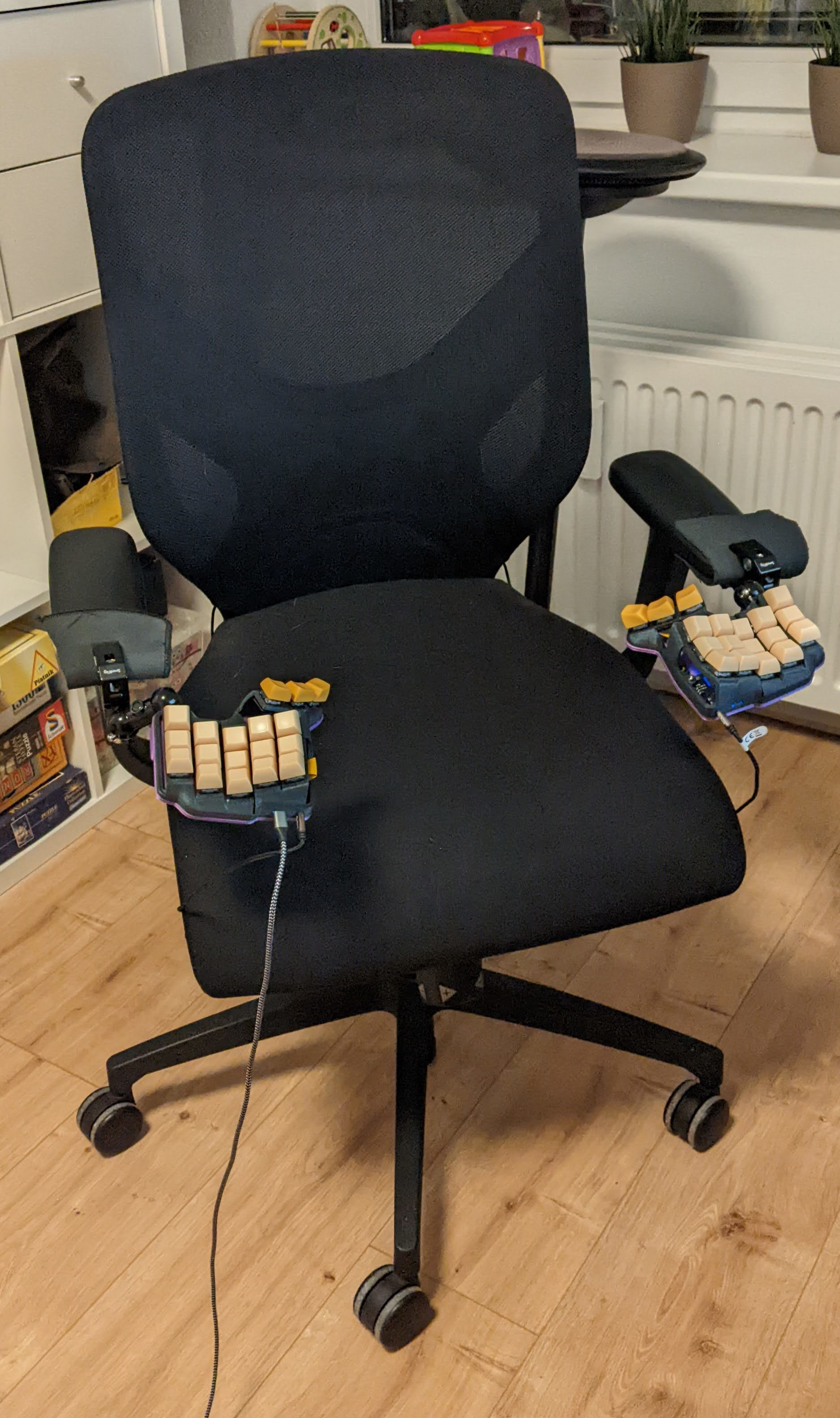 Stuhl mit split Tastatur